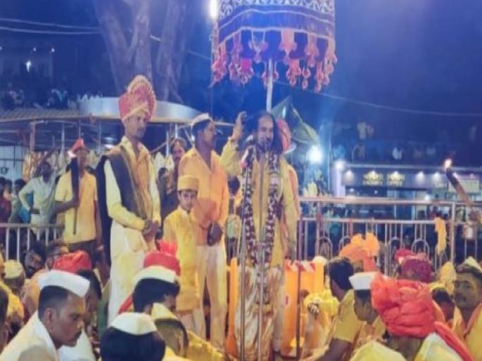 There will be great confusion in the politics of the country and the state Prediction of Krishna Don Maharaj at Balumama Bhandara Utsav in Adamapur kolhapur | Kolhapur: राजकारणात छोटे पक्ष आघाडी घेतील, दिल्लीच्या गादीसाठी चढाओढ लागेल; बाळूमामा भंडारा उत्सवात भाकणूक There will be great confusion in the politics of the country and the state Prediction of Krishna Don Maharaj at Balumama Bhandara Utsav in Adamapur kolhapur | Kolhapur: राजकारणात छोटे पक्ष आघाडी घेतील, दिल्लीच्या गादीसाठी चढाओढ लागेल; बाळूमामा भंडारा उत्सवात भाकणूक