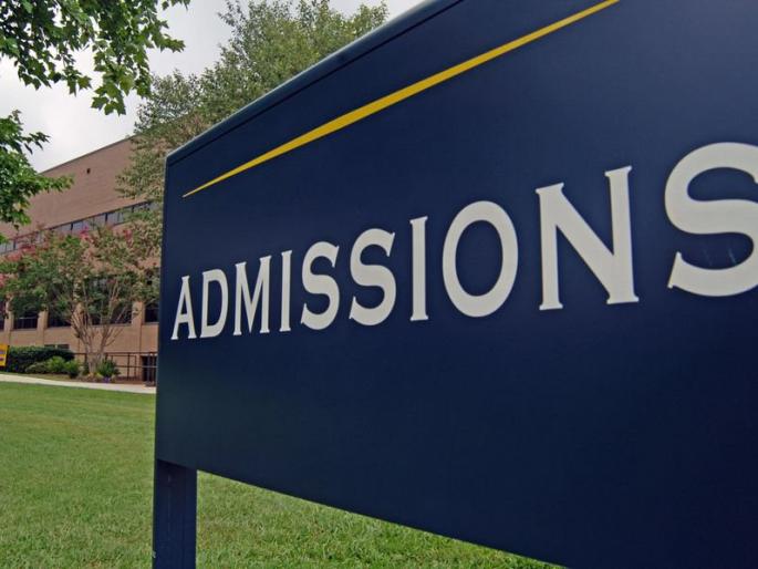 Mission Admissions: Parents' wandering for theiar children's admission to schools | मिशन अ‍ॅडमिशन : शाळा प्रवेशासाठी पालकांची पायपीट, शाळांची मुजोरी वाढली!