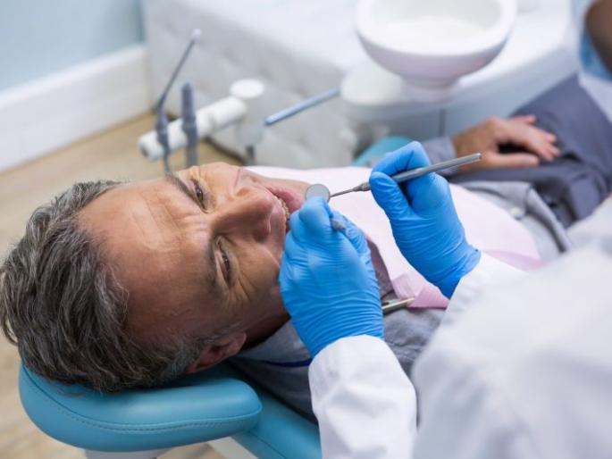 Now more accurate treatment on crazy teeth; Virtual Simulator at Government Dental Hospital | वेडेवाकड्या दातावर आता आणखी अचूक उपचार; शासकीय दंत रुग्णालयात ‘व्हर्च्युअल सिम्युलेटर’ Now more accurate treatment on crazy teeth; Virtual Simulator at Government Dental Hospital | वेडेवाकड्या दातावर आता आणखी अचूक उपचार; शासकीय दंत रुग्णालयात ‘व्हर्च्युअल सिम्युलेटर’