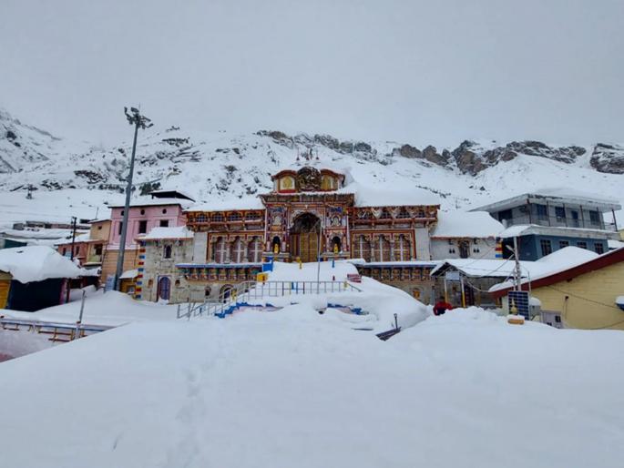After snowfall in some places in North India, many states have been gripped by a bitter cold | उत्तर भारताला हुडहुडी भरली, बद्रीनाथमध्ये बर्फवृष्टी सुरू; मध्य प्रदेशात कडाक्याच्या थंडीचा इशारा