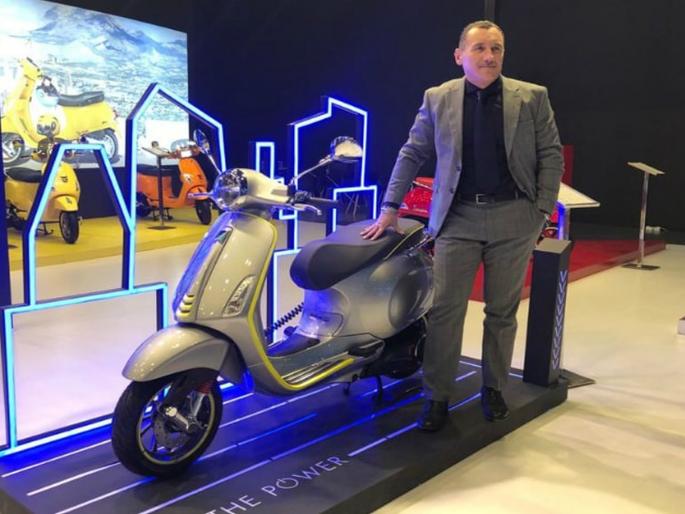 Never seen! Vespa Scooter has a reverse gear; The miracles of Piaggio | न पाहिले कधी! स्कूटरलाही आला रिव्हर्स गिअर; पियाजिओची करामत