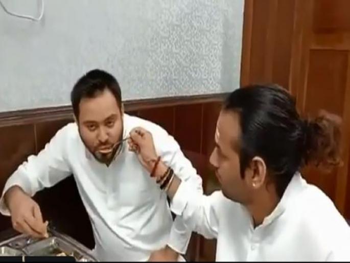 tejashwi yadav tejpratap yadav eat dosa together at bihar vidhan sabha | बंधूप्रेम : तेजस्वी यादवांना मोठा भाऊ तेजप्रताप यांनी भरवला डोसा tejashwi yadav tejpratap yadav eat dosa together at bihar vidhan sabha | बंधूप्रेम : तेजस्वी यादवांना मोठा भाऊ तेजप्रताप यांनी भरवला डोसा