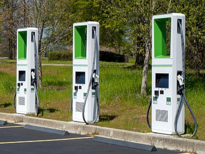 Electric vehicle charging, the obsession with renewable energy | इलेक्ट्रिक वाहन चार्जिंग,  अक्षय्य ऊर्जेचा ध्यास Electric vehicle charging, the obsession with renewable energy | इलेक्ट्रिक वाहन चार्जिंग,  अक्षय्य ऊर्जेचा ध्यास