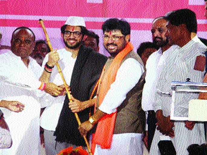 No debt-free farmer was seen | कर्जमुक्त झालेला एकही शेतकरी दिसला नाही No debt-free farmer was seen | कर्जमुक्त झालेला एकही शेतकरी दिसला नाही