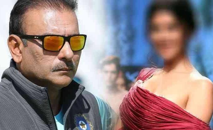 Ravi Shastri's photo with Raveena Tandon is a troll, a cricketer said ... | रवी शास्त्रींचा रवीना टंडनबरोबरचा फोटो होतोय ट्रोल, एक क्रिकेटपटू तर म्हणाला...