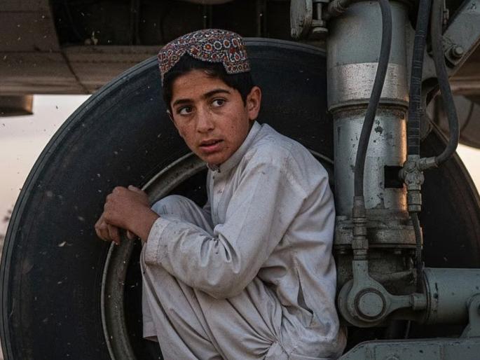 94 minutes of thrill! What happened next to the Afghan boy who came to Delhi hiding in the wheels of airplanes? | ९४ मिनिटांचा थरार! विमानांच्या चाकांमध्ये लपून दिल्लीत आलेल्या अफगाणी मुलासोबत पुढे काय घडलं? 94 minutes of thrill! What happened next to the Afghan boy who came to Delhi hiding in the wheels of airplanes? | ९४ मिनिटांचा थरार! विमानांच्या चाकांमध्ये लपून दिल्लीत आलेल्या अफगाणी मुलासोबत पुढे काय घडलं?