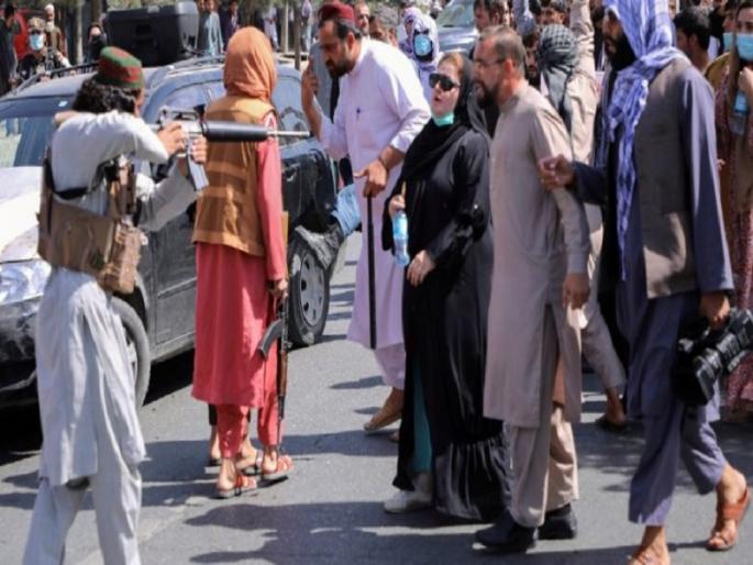 pakistan deports afghanistan nationals illegal entry via border | तालिबानच्या भीतीमुळे अफगाण नागरिकांचे पलायन, पाकिस्तानने २०० हून अधिक लोकांना परत पाठवले