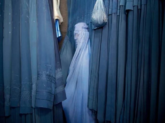 Afghan women set afire for bad cooking used as sex slaves by Taliban former judge | महिलांना बनवलं जातंय सेक्स स्लेव; जेवण आवडलं नाही म्हणून जिवंत जाळलं; माजी न्यायाधीशाचा दावा Afghan women set afire for bad cooking used as sex slaves by Taliban former judge | महिलांना बनवलं जातंय सेक्स स्लेव; जेवण आवडलं नाही म्हणून जिवंत जाळलं; माजी न्यायाधीशाचा दावा