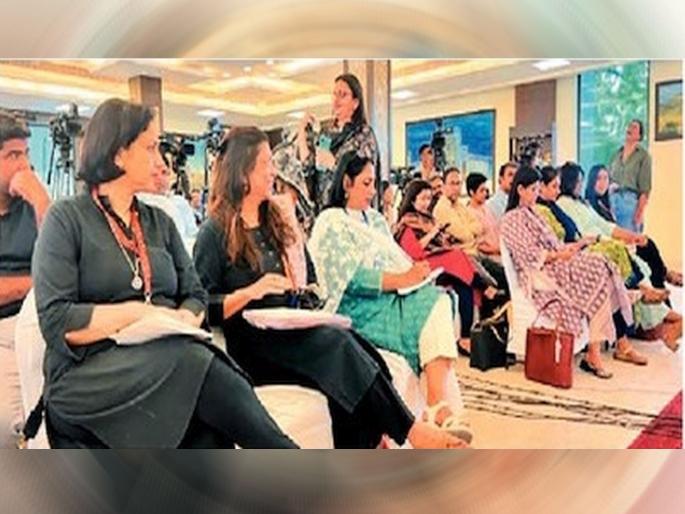 Afghanistan finally invites female journalists | अखेर महिला पत्रकारांना अफगाणिस्तानचे निमंत्रण