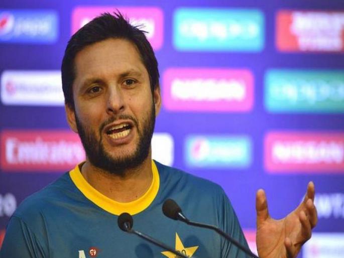 Former Pakistan skipper Shahid Afridi once again made a controversial remark on Kashmir issue svg | शाहिद आफ्रिदी पुन्हा बरळला; कारकिर्दीच्या अखेरच्या टप्प्यात काश्मीर संघाचे नेतृत्व करायचे आहे!