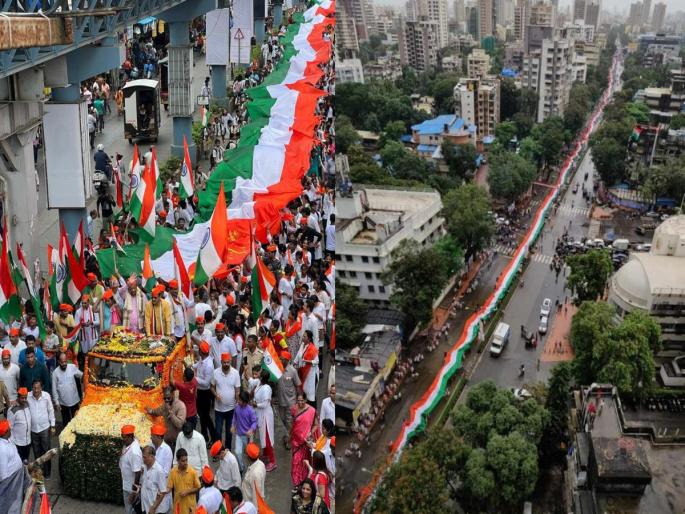25000 Citizens Participate in Malad to Borivali Tricolor Yatra, 1.25 km Tricolor Flag in Rally | मालाड ते बोरिवली तिरंगा यात्रेत 25000 नागरिक सहभागी, रॅलीत १.२५ किमीचा तिरंगा ध्वज  25000 Citizens Participate in Malad to Borivali Tricolor Yatra, 1.25 km Tricolor Flag in Rally | मालाड ते बोरिवली तिरंगा यात्रेत 25000 नागरिक सहभागी, रॅलीत १.२५ किमीचा तिरंगा ध्वज