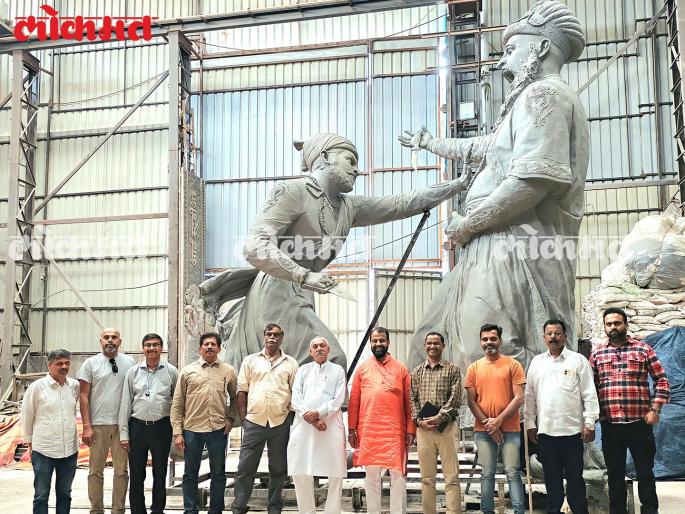The work of making the statue of Afzal Khan Vadh is in its final stages | Satara: अफजल खान वधाचे शिल्प बनवण्याचे काम अंतिम टप्प्यात  The work of making the statue of Afzal Khan Vadh is in its final stages | Satara: अफजल खान वधाचे शिल्प बनवण्याचे काम अंतिम टप्प्यात