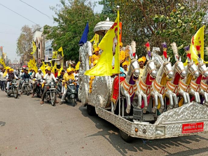 mahatma jyotiba phule birth anniversary was celebrated in buldhana with various activities | दुचाकी रॅलीने महात्मा फुले यांना अभिवादन mahatma jyotiba phule birth anniversary was celebrated in buldhana with various activities | दुचाकी रॅलीने महात्मा फुले यांना अभिवादन