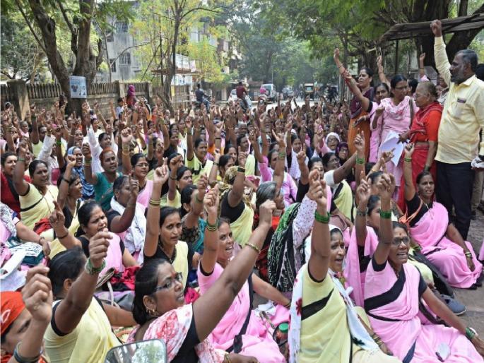 65 Anganwadi workers present at work in Kolhapur district, complete one month of work stoppage movement | कोल्हापूर जिल्ह्यातील ६५ अंगणवाडी कर्मचारी कामावर हजर, काम बंद आंदोलनाला एक महिना पूर्ण