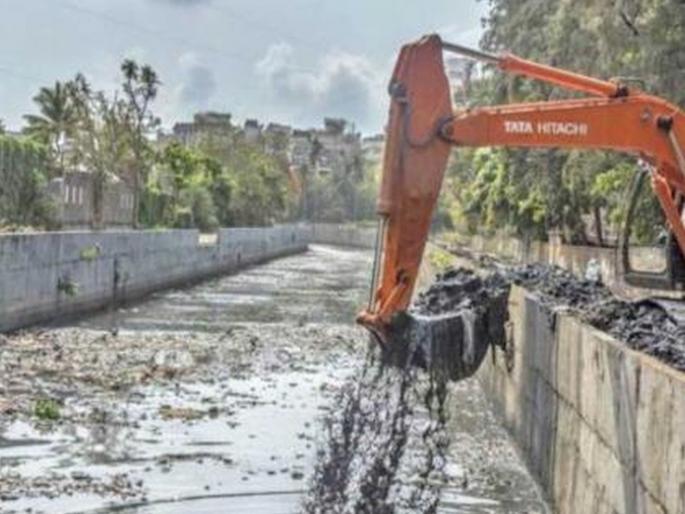 Possibility of clogging due to incomplete drain cleaning | अपूर्ण नालेसफाईमुळे तुंबई होण्याची शक्यता 