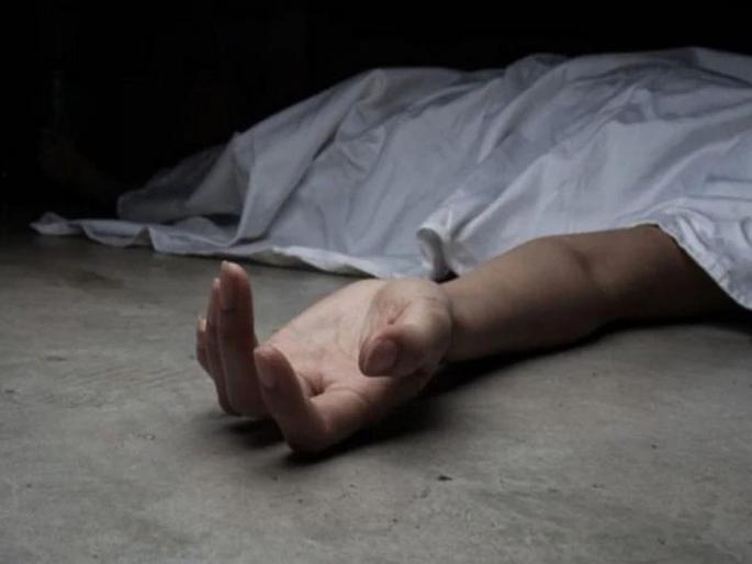 aged women chit chats with husband who died 2 days ago | 'त्या' आजींनी दोन दिवस मृत पतीसोबत मारल्या गप्पा अन्... aged women chit chats with husband who died 2 days ago | 'त्या' आजींनी दोन दिवस मृत पतीसोबत मारल्या गप्पा अन्...