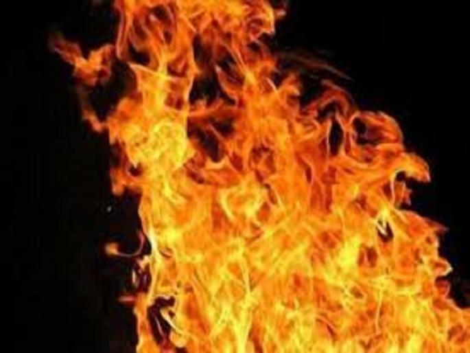 Fire in a house World Cup, a loss of four lakhs | जवळेत घराला आग; संसारोपयोगी वस्तू खाक, चार लाखांचे नुकसान