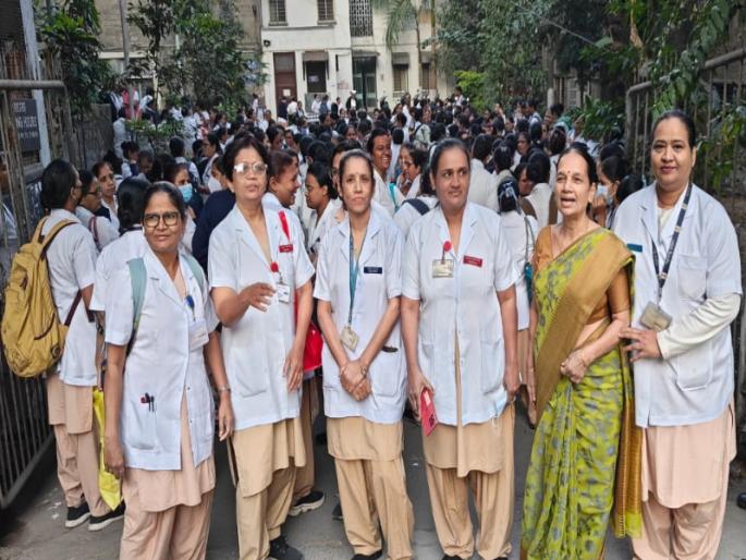 December salary stalled nurses protest in Sassoon | डिसेंबरचा पगार रखडला, ससूनमध्ये परिचारिकांनी केले आंदाेलन December salary stalled nurses protest in Sassoon | डिसेंबरचा पगार रखडला, ससूनमध्ये परिचारिकांनी केले आंदाेलन