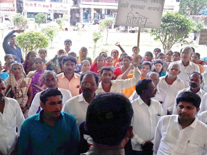 Front of Panchayat Samiti due to depletion of water works | पाणीयोजनेचे काम निकृष्ट झाल्याने पंचायत समितीवर मोर्चा