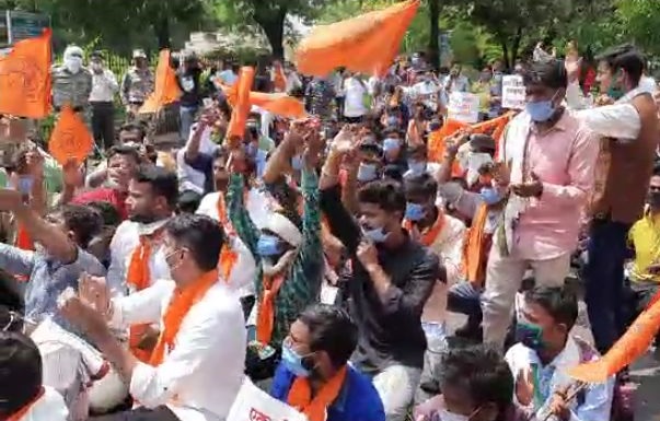 Abhavip's student rally at Amravati University; Statement of various demands | अमरावती विद्यापीठावर अभाविपचा छात्रगर्जना मोर्चा; विविध मागण्यांचे निवेदन