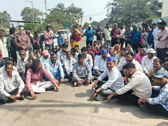 Beaten by police; Youth takes extreme step, blocks road in Bhor | पोलिसांकडून मारहाण; तरुणाने उचलले टोकाचे पाऊल, भोरमध्ये रास्ता रोको आंदोलन