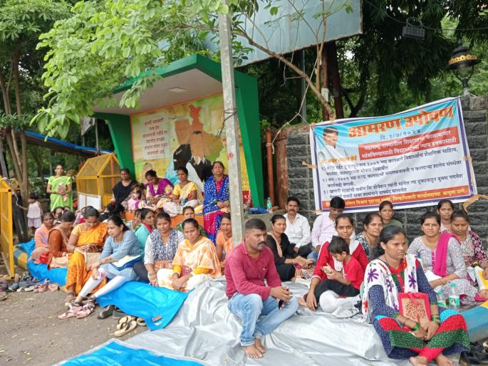 agitation for free uniform with school admission of rte | आरटीईच्या शालेय प्रवेशासाेबत माेफत गणवेशासाठी उपाेषण agitation for free uniform with school admission of rte | आरटीईच्या शालेय प्रवेशासाेबत माेफत गणवेशासाठी उपाेषण