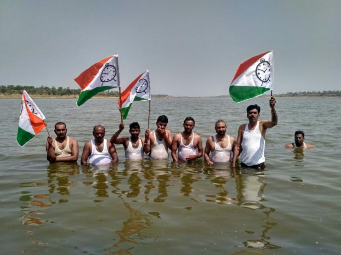 Movement in Koradi dam to compensate | गारपिटीच्या नुकसान भरपाईसाठी कोराडी धरणात आंदोलन