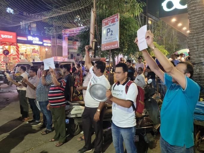 Dombivli people took to the streets against civil problems | नागरी समस्यांच्या विरोधात डोंबिवलीकर उतरले रस्त्यावर! Dombivli people took to the streets against civil problems | नागरी समस्यांच्या विरोधात डोंबिवलीकर उतरले रस्त्यावर!