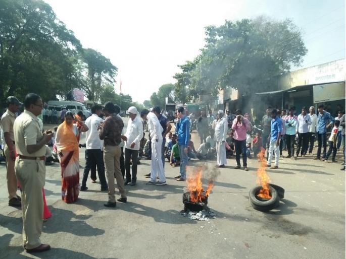 Rastaroko at ter due to torn banner of the event | तेर येथे कार्यक्रमाचे बॅनर फाडल्याने बंद Rastaroko at ter due to torn banner of the event | तेर येथे कार्यक्रमाचे बॅनर फाडल्याने बंद