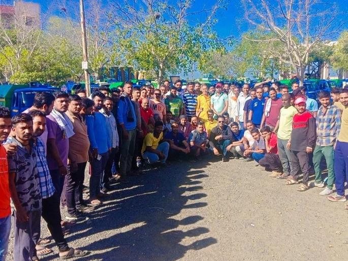 Clockwork workers of Khamgaon strike from Saturday | खामगावातील घंटागाडी कामगारांचे शनिवारपासून कामबंद आंदोलन Clockwork workers of Khamgaon strike from Saturday | खामगावातील घंटागाडी कामगारांचे शनिवारपासून कामबंद आंदोलन