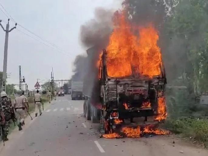 protest against agneepath scheme stone pelting fire bus truck jahanabad | बिहारमध्ये 'अग्निपथ'ला विरोध सुरूच; जेहानाबादमध्ये ट्रक-बस जाळली, 15 जिल्ह्यांत इंटरनेट बंद! protest against agneepath scheme stone pelting fire bus truck jahanabad | बिहारमध्ये 'अग्निपथ'ला विरोध सुरूच; जेहानाबादमध्ये ट्रक-बस जाळली, 15 जिल्ह्यांत इंटरनेट बंद!