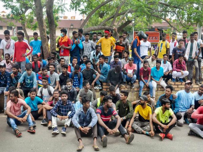 Agneepath Scheme: Another major decision of the Center, Agniveer 10 percent reservation in Defence ministry | Agneepath Scheme: 'अग्निपथ'च्या संघर्षात केंद्राचा आणखी एक मोठा निर्णय; अग्निवीरांना होणार फायदा Agneepath Scheme: Another major decision of the Center, Agniveer 10 percent reservation in Defence ministry | Agneepath Scheme: 'अग्निपथ'च्या संघर्षात केंद्राचा आणखी एक मोठा निर्णय; अग्निवीरांना होणार फायदा