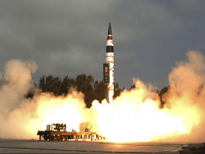 Agni 5 is ready to counter China and Pakistan | चीन, पाकिस्तान भारताच्या टप्प्यात; अण्वस्त्रवाहू अग्नि-5 क्षेपणास्त्राची चाचणी यशस्वी Agni 5 is ready to counter China and Pakistan | चीन, पाकिस्तान भारताच्या टप्प्यात; अण्वस्त्रवाहू अग्नि-5 क्षेपणास्त्राची चाचणी यशस्वी