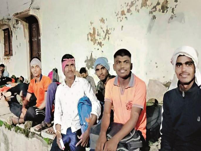 6,000 youths for Agnivir recruitment every day, suffering from food and water; District Collector reviewed | अग्निवीर भरतीसाठी रोज ६ हजार तरुण, अन्न-पाण्यावाचून हाल; जिल्हाधिकाऱ्यांनी घेतला आढावा 6,000 youths for Agnivir recruitment every day, suffering from food and water; District Collector reviewed | अग्निवीर भरतीसाठी रोज ६ हजार तरुण, अन्न-पाण्यावाचून हाल; जिल्हाधिकाऱ्यांनी घेतला आढावा