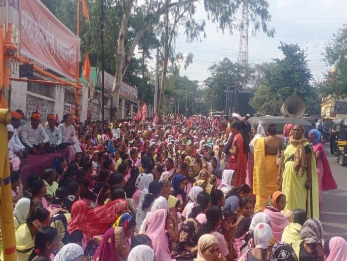 Anganwadi workers, helpers protest in Satara for various demands | अंगणवाडी सेविका, मदतनीसांचे विविध मागण्यांसाठी साताऱ्यात आंदोलन Anganwadi workers, helpers protest in Satara for various demands | अंगणवाडी सेविका, मदतनीसांचे विविध मागण्यांसाठी साताऱ्यात आंदोलन