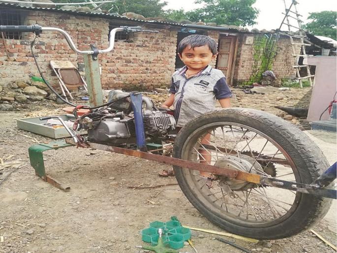 Grassroot Innovator: Cultivator created from scrap bicycle by the inventive farmer | ग्रासरूट इनोव्हेटर : कल्पक शेतकऱ्याने भंगारातील दुचाकीपासून बनवले कल्टिव्हेटर Grassroot Innovator: Cultivator created from scrap bicycle by the inventive farmer | ग्रासरूट इनोव्हेटर : कल्पक शेतकऱ्याने भंगारातील दुचाकीपासून बनवले कल्टिव्हेटर