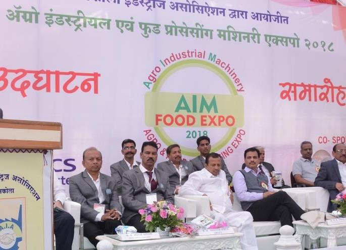 Industries Minister Subhash Desai will try to set up Textile Park and Dal Mill Hub in Akola | अकोल्यात टेक्सटाईल पार्क, दाल मिल हब उभारण्यासाठी प्रयत्न करणार - उद्योग मंत्री सुभाष देसाई