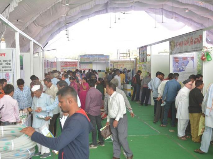 'Agro Tech 2017' Agriculture Exhibition: 75 thousand farmers learned new agricultural technology! | 'अॅग्रोेटेक २0१७' कृषी प्रदर्शन : ७५ हजारांवर शेतकर्यांनी जाणून घेतले नव कृषी तंत्रज्ञान! 'Agro Tech 2017' Agriculture Exhibition: 75 thousand farmers learned new agricultural technology! | 'अॅग्रोेटेक २0१७' कृषी प्रदर्शन : ७५ हजारांवर शेतकर्यांनी जाणून घेतले नव कृषी तंत्रज्ञान!