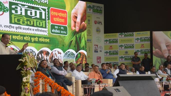 Not only a farmer but a family become strong : Radha Mohan Singh | शेतकरी नव्हे केवळ एक कुटुंबच मजबूत झाले : राधामोहन सिंह Not only a farmer but a family become strong : Radha Mohan Singh | शेतकरी नव्हे केवळ एक कुटुंबच मजबूत झाले : राधामोहन सिंह