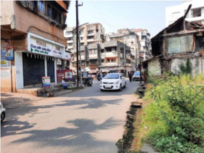 One-way name in Panvel; The city clock is ticking, with traffic police in charge of civilians | पनवेलमध्ये वन-वे नावालाच; शहरातील घडी विस्कटली, नागरिकांसह वाहतूक पोलीस जबाबदार One-way name in Panvel; The city clock is ticking, with traffic police in charge of civilians | पनवेलमध्ये वन-वे नावालाच; शहरातील घडी विस्कटली, नागरिकांसह वाहतूक पोलीस जबाबदार