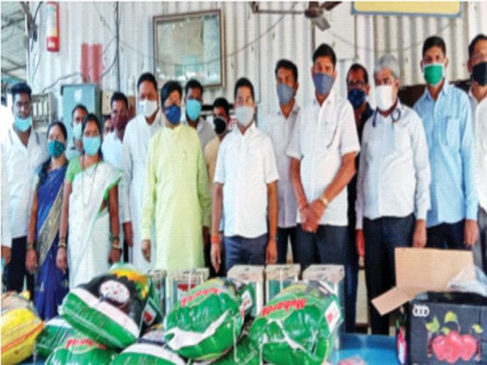 Distribution of necessities to orphans | अनाथांना जीवनावश्यक वस्तूंचे वाटप Distribution of necessities to orphans | अनाथांना जीवनावश्यक वस्तूंचे वाटप