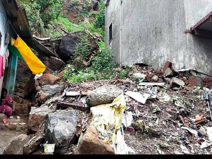 Fear does not end here; The lives of the citizens living on Kachore hill in Kalyan East are in danger | भय इथले संपत नाही; कल्याण पुर्वेतील कचोरे टेकडीवर राहणाऱ्या नागरिकांचा जीव धोक्यात Fear does not end here; The lives of the citizens living on Kachore hill in Kalyan East are in danger | भय इथले संपत नाही; कल्याण पुर्वेतील कचोरे टेकडीवर राहणाऱ्या नागरिकांचा जीव धोक्यात