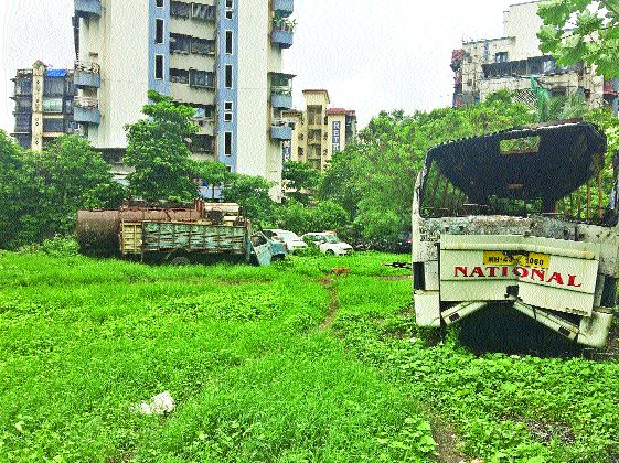 Encroachment on the police station's plot | पोलीस ठाण्याच्या भूखंडावर अतिक्रमण