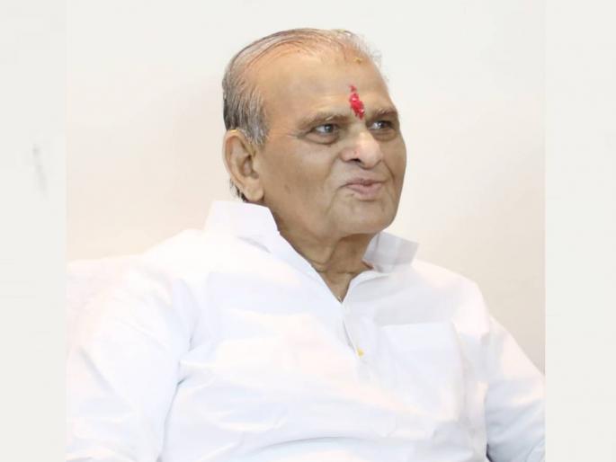 babanrao dhakne sad demise and his remembrance | दोन बॅरिस्टर मुख्यमंत्र्यांना ‘भिडणारा’ विरोधी पक्षनेता! babanrao dhakne sad demise and his remembrance | दोन बॅरिस्टर मुख्यमंत्र्यांना ‘भिडणारा’ विरोधी पक्षनेता!