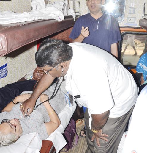 Doctors run for 'Patients' to leave the inauguration ceremony | उदघाटन सोहळा सोडून ‘उद्यान’मधील पेशंटसाठी धावले डॉक्टर्स !