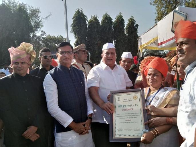 Ukkadgaon received the Smart Village Award | उक्कडगावला मिळाला स्मार्ट ग्राम पुरस्कार Ukkadgaon received the Smart Village Award | उक्कडगावला मिळाला स्मार्ट ग्राम पुरस्कार