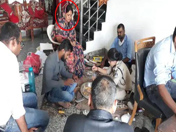 Wealth sarpanch amassed assets worth Rs 11 crore in madhya pradesh; Luxurious bungalow, crores of vehicles, land pdc | महिला सरपंचाने जमवली ११ कोटी रुपयांची संपत्ती; आलिशान बंगला, कोट्यवधींची वाहने, जमीन Wealth sarpanch amassed assets worth Rs 11 crore in madhya pradesh; Luxurious bungalow, crores of vehicles, land pdc | महिला सरपंचाने जमवली ११ कोटी रुपयांची संपत्ती; आलिशान बंगला, कोट्यवधींची वाहने, जमीन