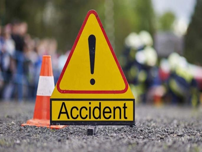 Pedestrian killed in Moshi accident | मोशीत अपघातात दुचाकीस्वार महिलेसह पादचाऱ्याच्या मृत्यू Pedestrian killed in Moshi accident | मोशीत अपघातात दुचाकीस्वार महिलेसह पादचाऱ्याच्या मृत्यू
