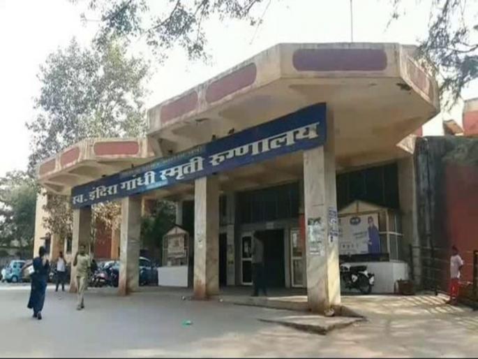 Mismanagement of Government Sub-District Hospital, Bhiwandi; The pregnant woman who came for delivery sat on the steps for ten hours | भिवंडीतील शासकीय उपजिल्हा रुग्णालयाचा भोंगळ कारभार; प्रसूतीसाठी आलेल्या गरोदर महिलेस दहा तास बसविले पायरीवर Mismanagement of Government Sub-District Hospital, Bhiwandi; The pregnant woman who came for delivery sat on the steps for ten hours | भिवंडीतील शासकीय उपजिल्हा रुग्णालयाचा भोंगळ कारभार; प्रसूतीसाठी आलेल्या गरोदर महिलेस दहा तास बसविले पायरीवर