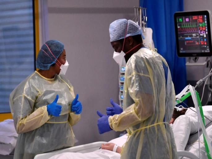 UK reports first death with Omicron variant; Said That UK PM Prime Minister Boris Johnson | चिंताजनक! ब्रिटनमध्ये ओमायक्रोन व्हेरियंटमुळे पहिला मृत्यू; पंतप्रधान बोरिस जॉन्सन यांनी दिली माहिती UK reports first death with Omicron variant; Said That UK PM Prime Minister Boris Johnson | चिंताजनक! ब्रिटनमध्ये ओमायक्रोन व्हेरियंटमुळे पहिला मृत्यू; पंतप्रधान बोरिस जॉन्सन यांनी दिली माहिती